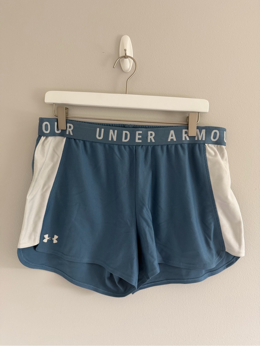 Under Armour Blue Athletic Shorts Size L